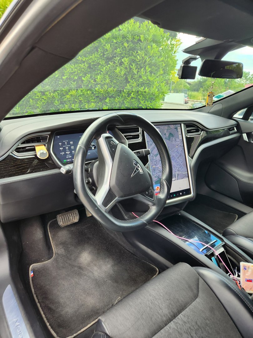 2017 / Model S / 75