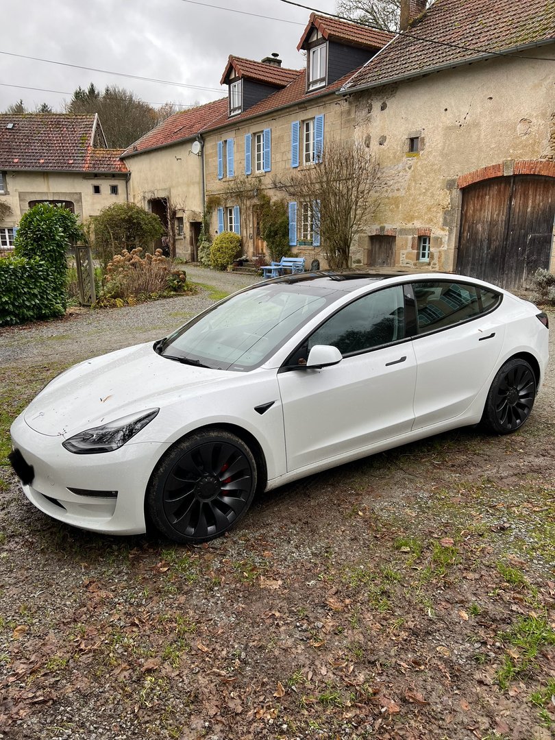 2022 / Model 3 / Performance