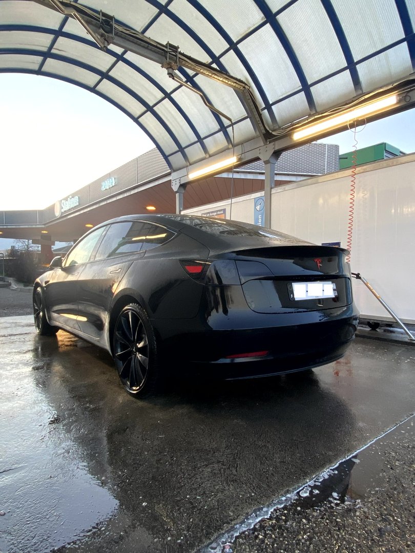 2020 / Model 3 / Performance